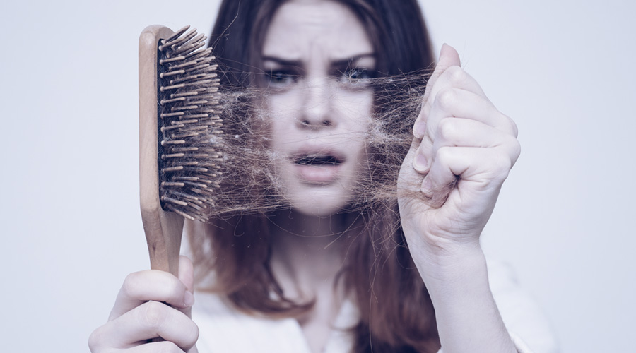Perda de cabelo nos jovens: entenda as causas da calvície precoce